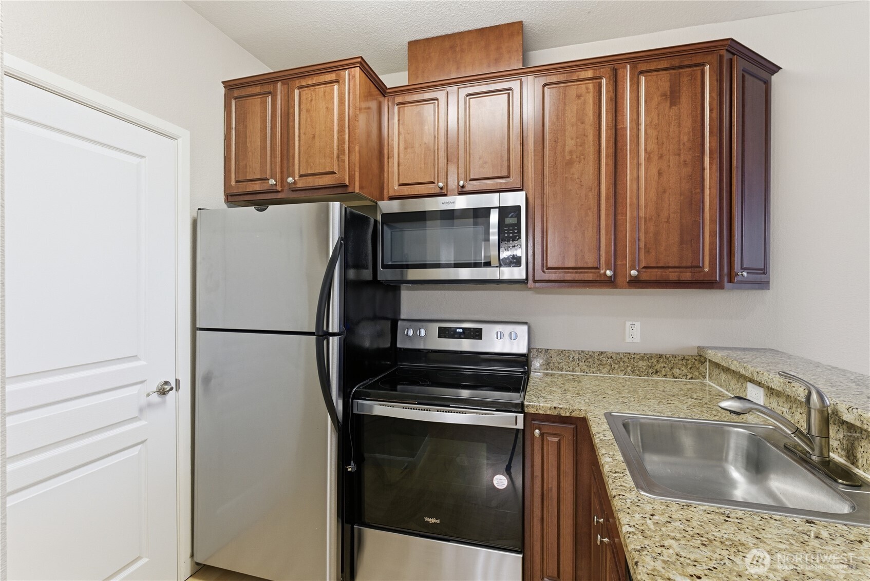 225 Logan Avenue South, Unit 317 Renton, WA 98057 - Photo 6 of 25