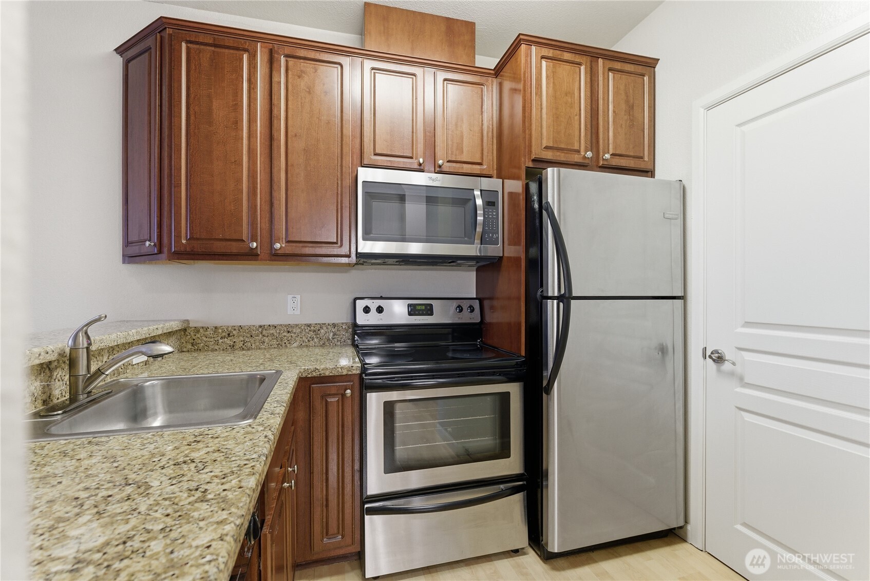 225 Logan Avenue South, Unit 317 Renton, WA 98057 - Photo 6 of 21