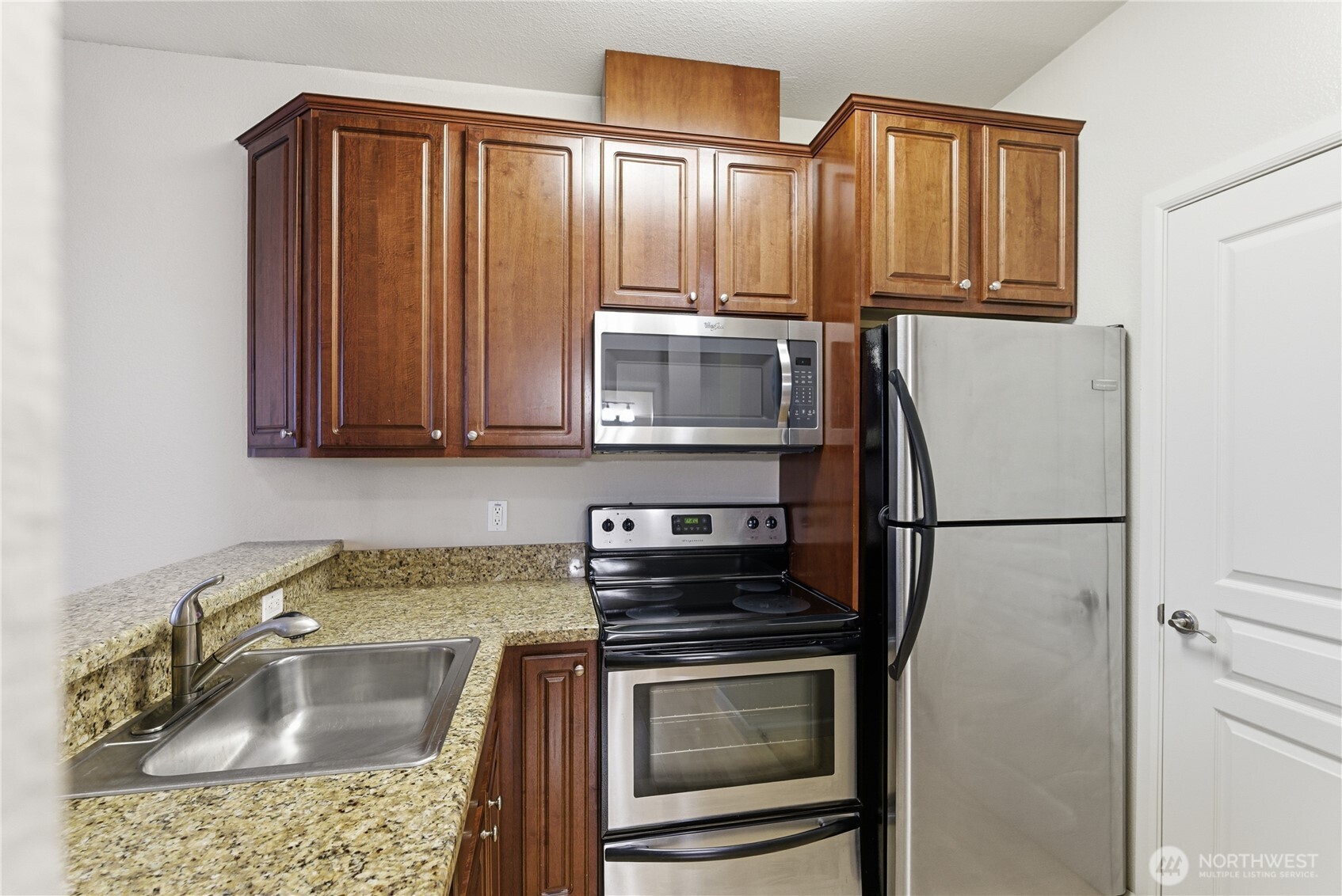 225 Logan Avenue South, Unit 317 Renton, WA 98057 - Photo 7 of 21