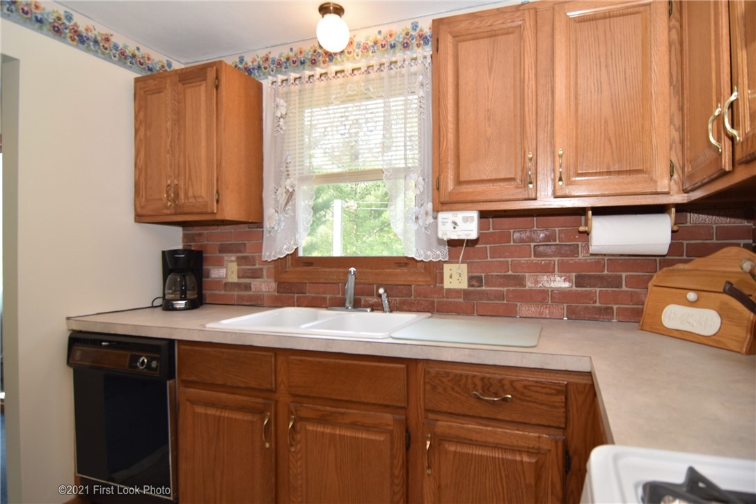 94 Buttonwoods Road Richmond, RI 02898 - Photo 12 of 32