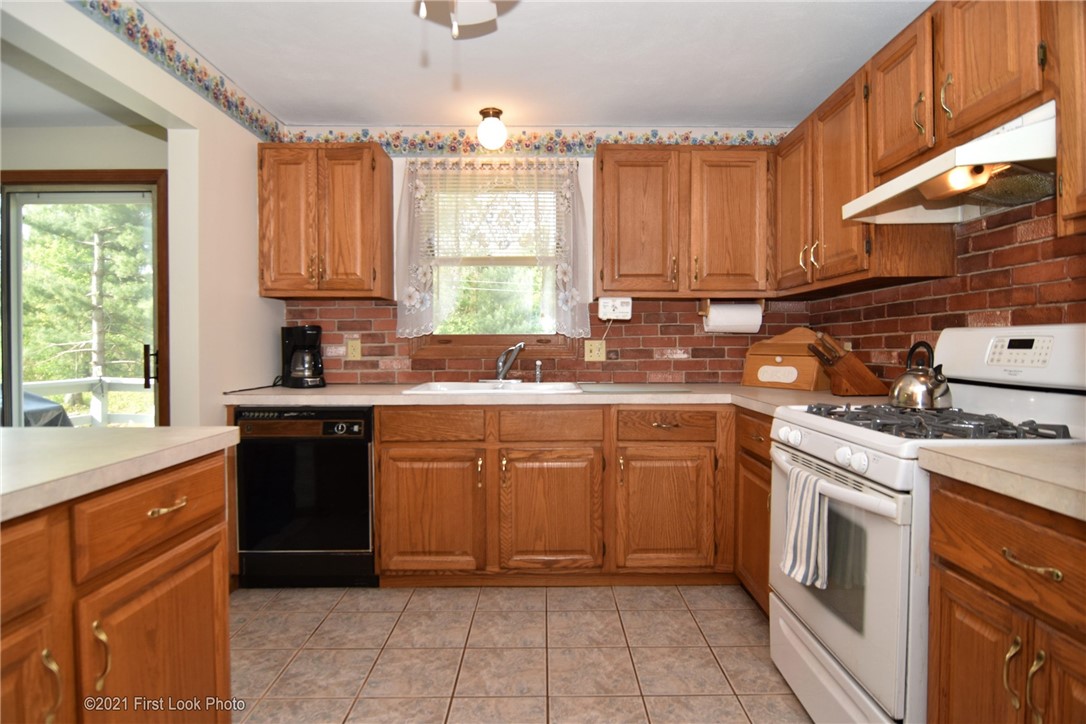 94 Buttonwoods Road Richmond, RI 02898 - Photo 13 of 32