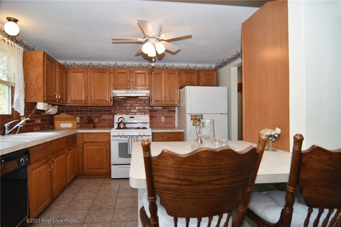 94 Buttonwoods Road Richmond, RI 02898 - Photo 15 of 32