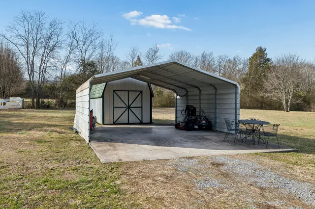 a view of a house with backyard and trees