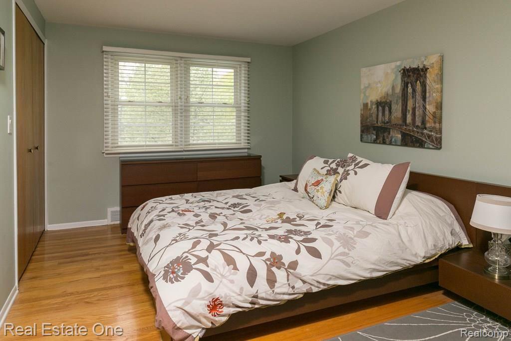 16472 Riverside Street Livonia, MI 48154 - Photo 15 of 27 Gallery Image 15
