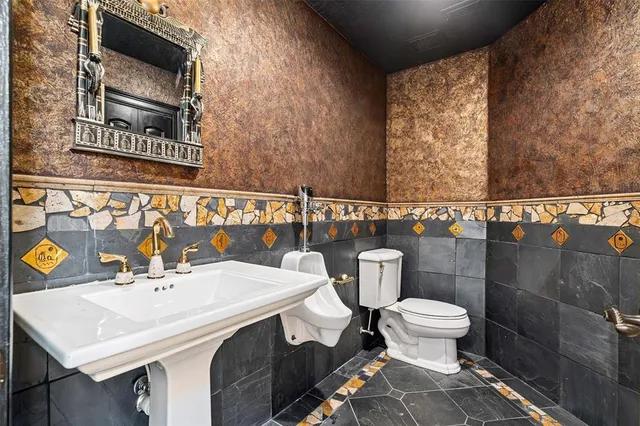 $2,850,000 | 8402 Lake Burden Circle, Windermere, FL 34786