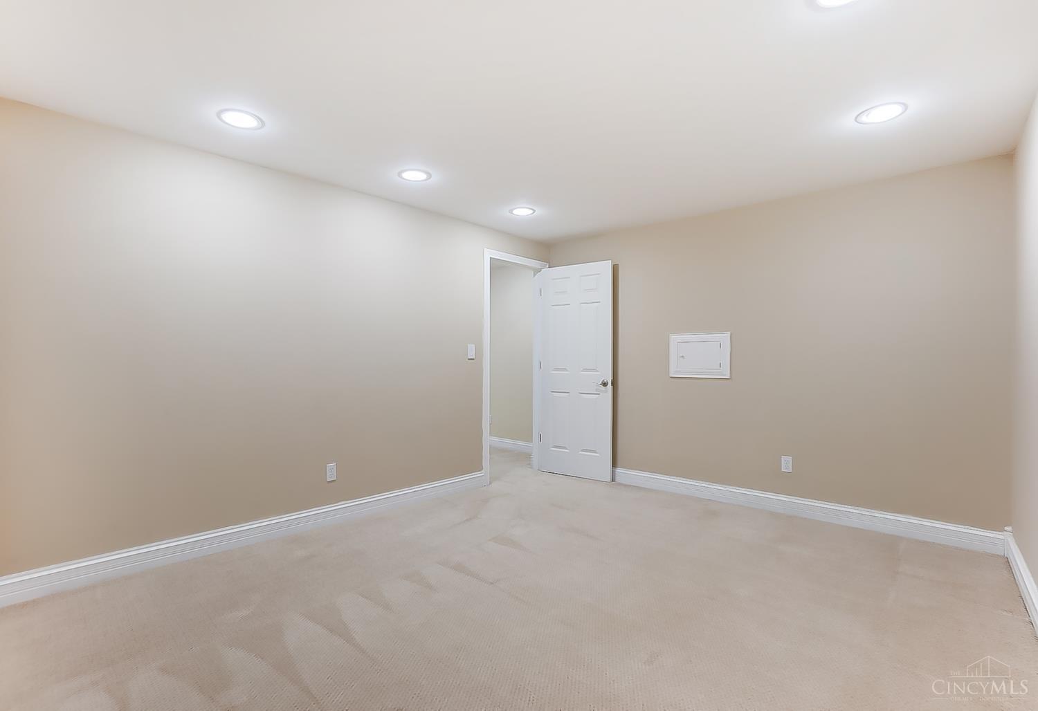8676 Kenwood Road Cincinnati, OH 45242 - Photo 43 of 50