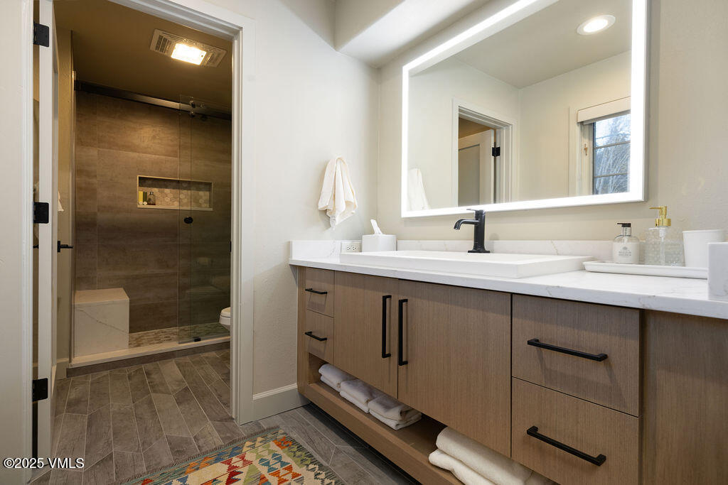 170 Wildflower Place, Unit 11 Edwards, CO 81632 - Photo 9 of 19 2510_170_wildflower_pl_11_interior_bath0