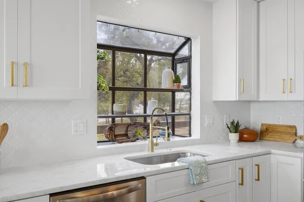 $1,300,000 | 5203 Cueva Drive, Austin, TX 78738