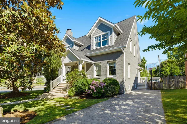 $1,895,000 | 5121 25th Street North, Arlington, VA 22207