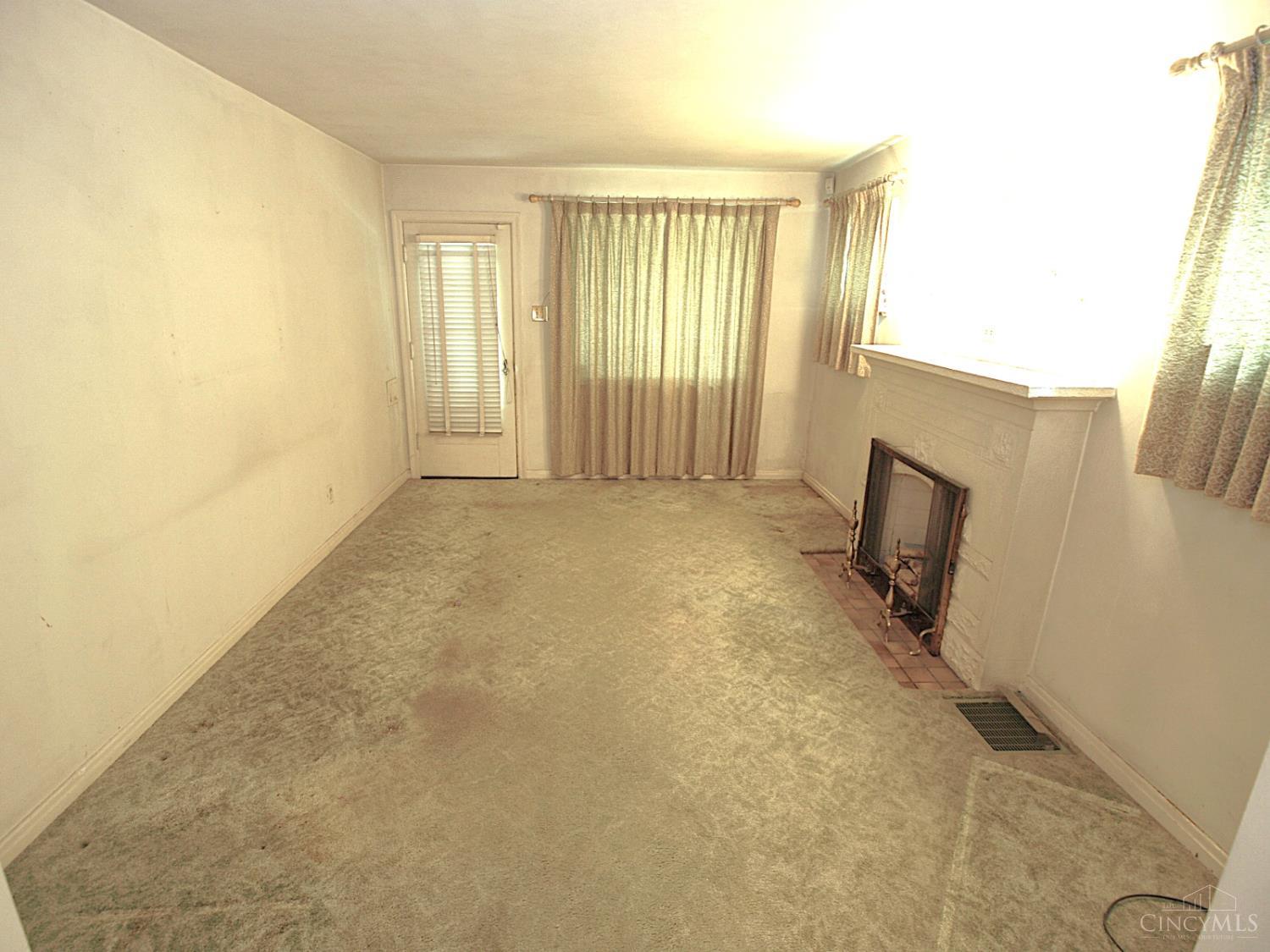 1646 Quebec Road Cincinnati, OH 45205 - Photo 6 of 19