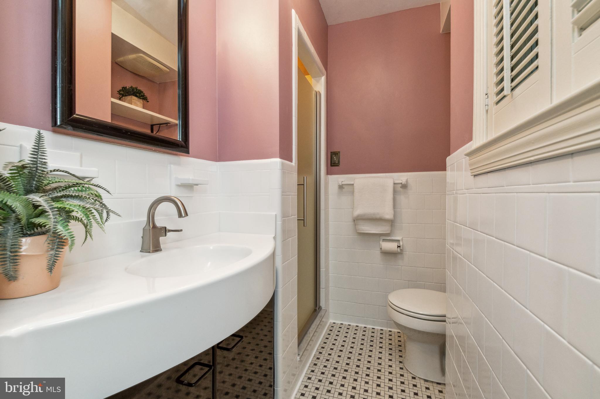 203 Churchwardens Road Baltimore, MD 21212 - Photo 15 of 48 Main Level Full Bath