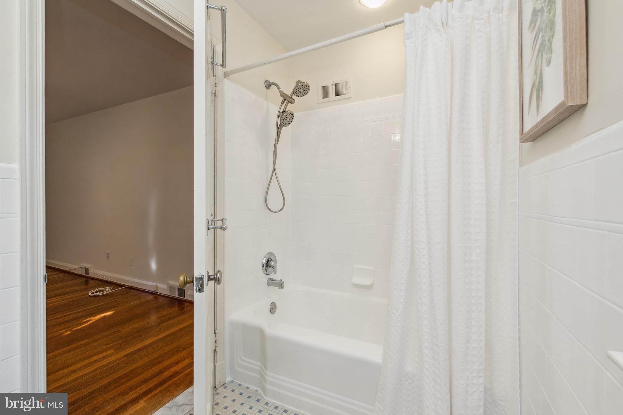 203 Churchwardens Road Baltimore, MD 21212 - Photo 22 of 48 Primary Bath