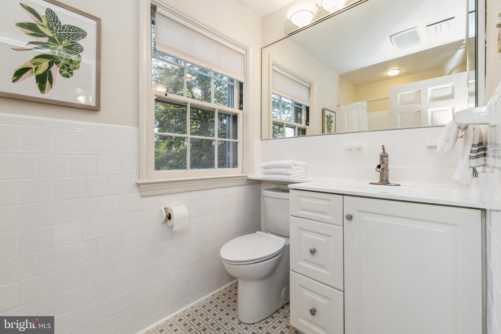203 Churchwardens Road Baltimore, MD 21212 - Photo 23 of 48 Primary Bath