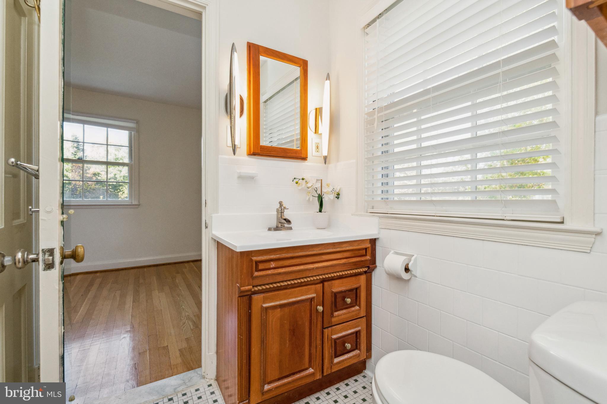 203 Churchwardens Road Baltimore, MD 21212 - Photo 26 of 48 Jack & Jill Bath