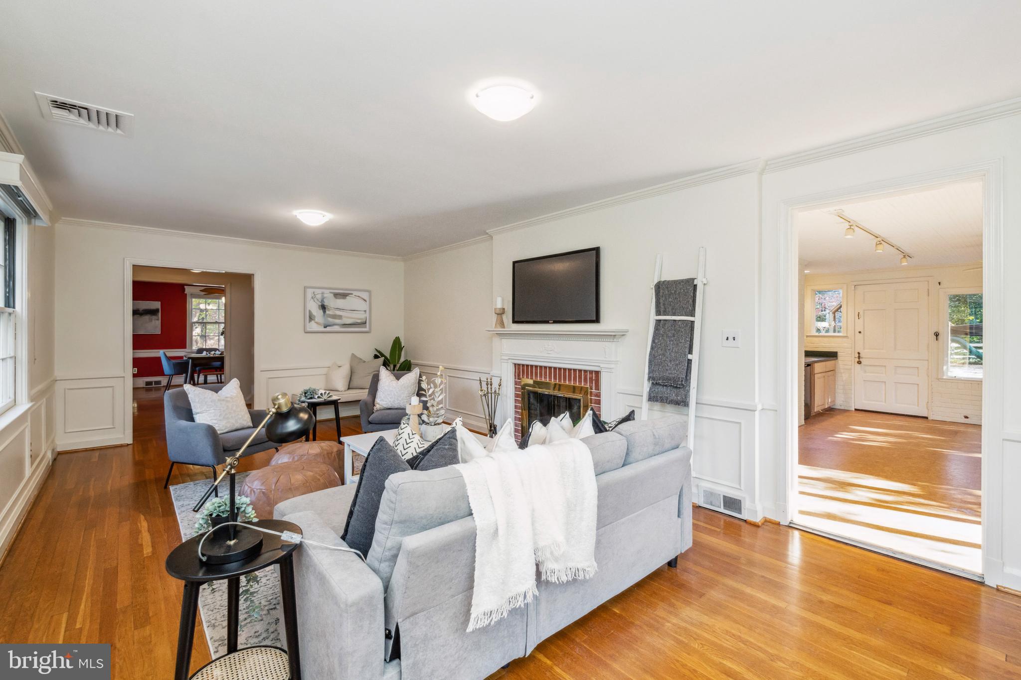 203 Churchwardens Road Baltimore, MD 21212 - Photo 6 of 48 Formal LIving Room
