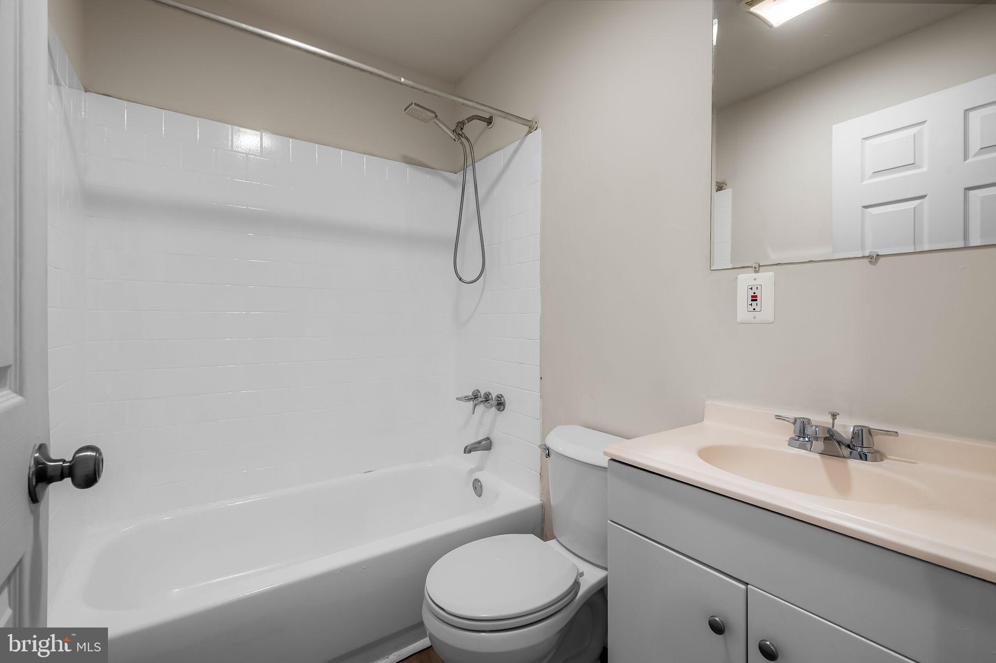 3021 Belair Road Baltimore, MD 21213 - Photo 19 of 27 a bathroom with a sink a toilet and a bathtub