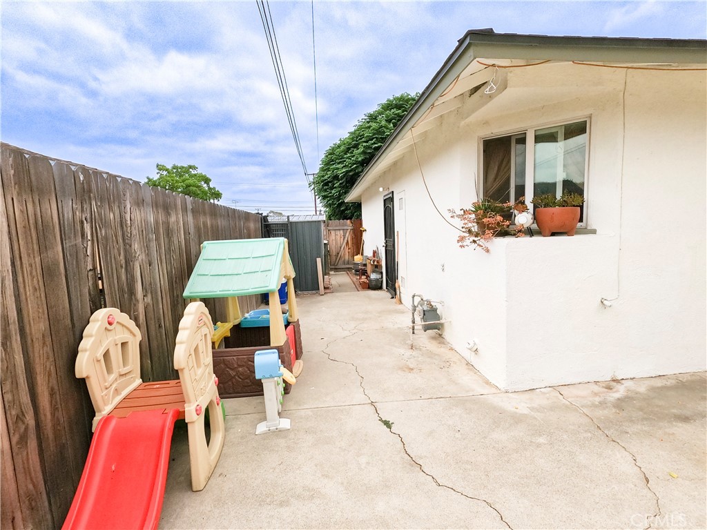 4757 Dundee Road Riverside, CA 92503 - Photo 23 of 26 a view of outdoor seating space