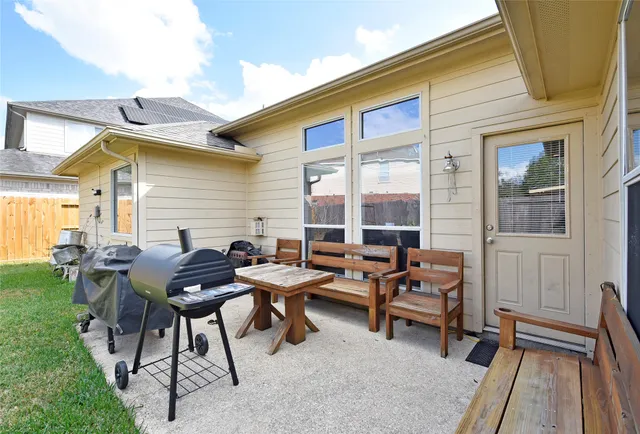 a view of a dinning table and chairs in the patio