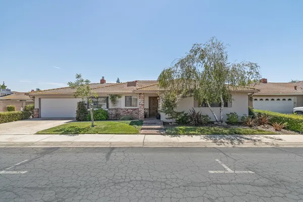 $399,900 | 867 East Frederick Avenue, Fresno, CA 93720