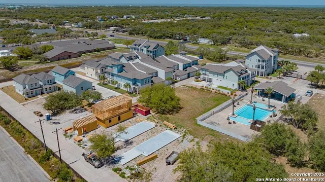 $284,000 | 124 Lavaca, Rockport, TX 78382