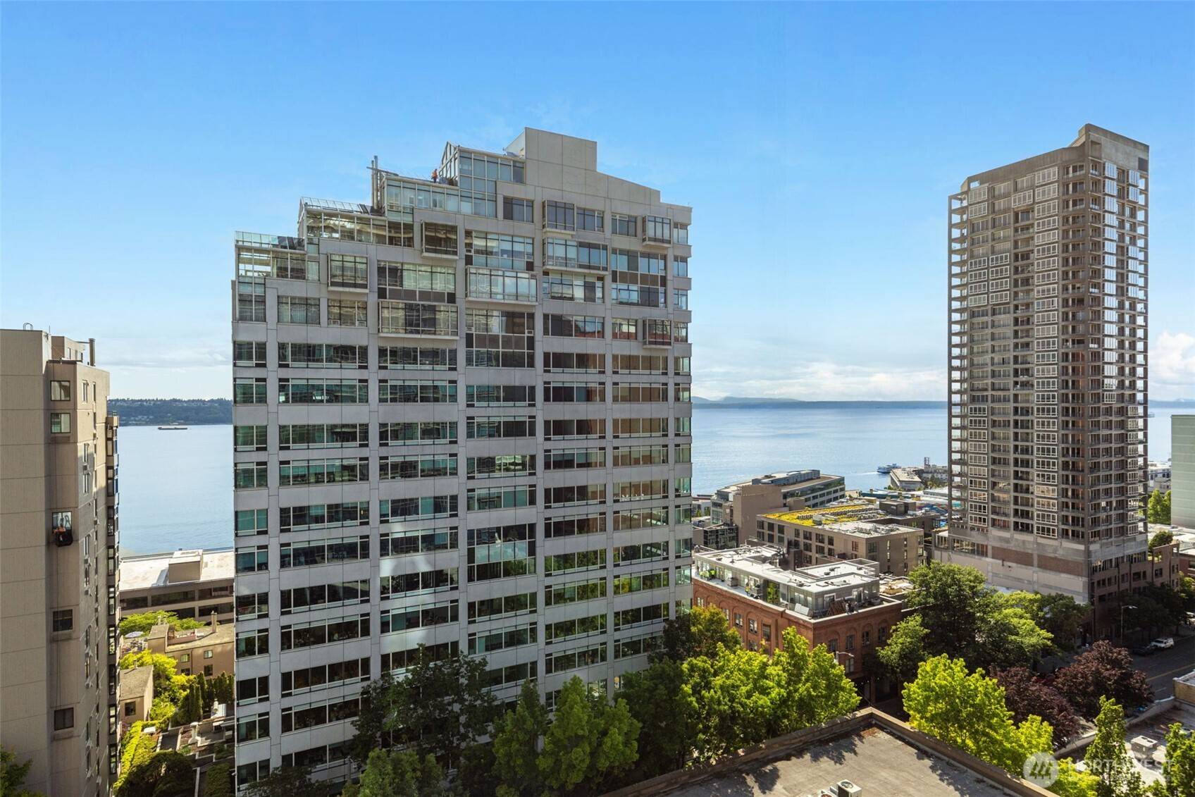 2033 2nd Avenue, Unit 1111 Seattle, WA 98121 - Photo 28 of 40 a view of a city with tall buildings