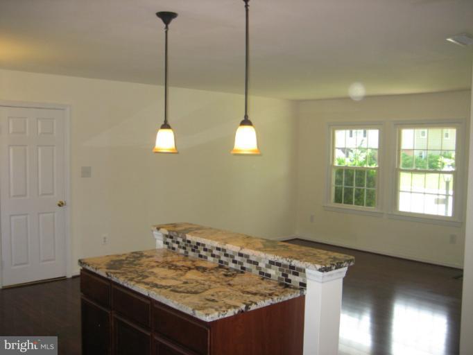 211 Poplar Road Sterling, VA 20164 - Photo 11 of 18 Kitchen