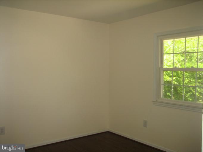 211 Poplar Road Sterling, VA 20164 - Photo 17 of 18 Bedroom