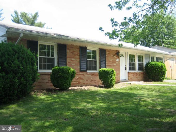 211 Poplar Road Sterling, VA 20164 - Photo 18 of 18 Exterior (Front)