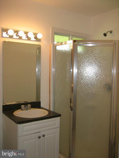211 Poplar Road Sterling, VA 20164 - Photo 8 of 18 Bath