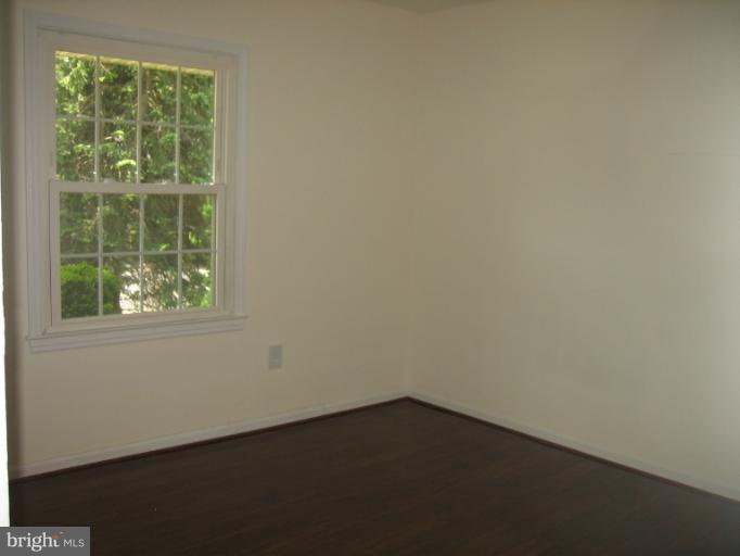 211 Poplar Road Sterling, VA 20164 - Photo 9 of 18 Bedroom
