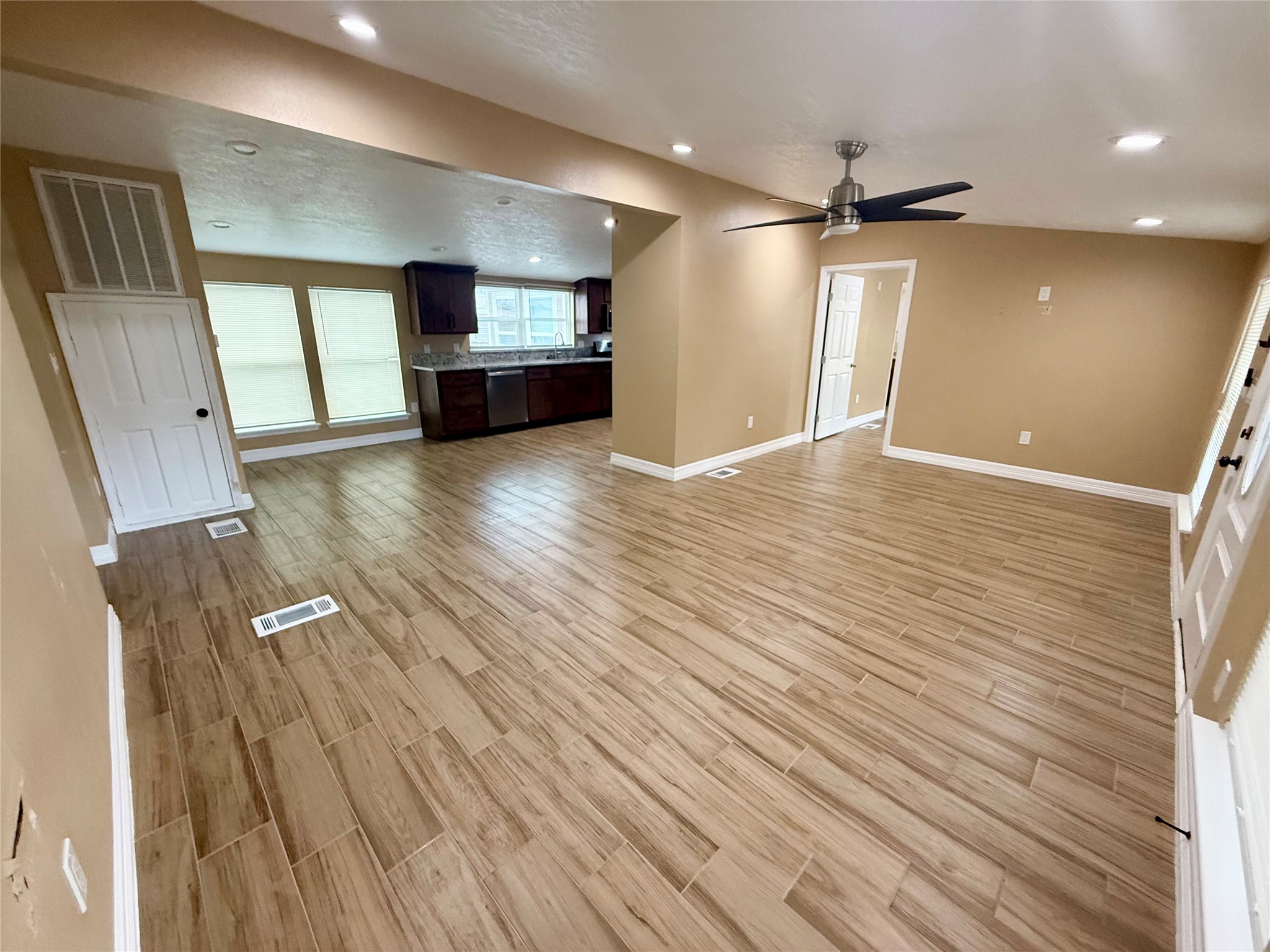 9115 Puritan Way Rosharon, TX 77583 - Photo 9 of 28 Gallery Image 9