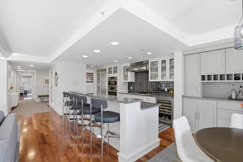 $2,150,000 | 2 Battery Wharf, Unit 2302, Boston, MA 02109