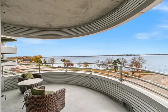 $1,115,000 | 137 East Wilson Street, Unit 210, Madison, WI 53703