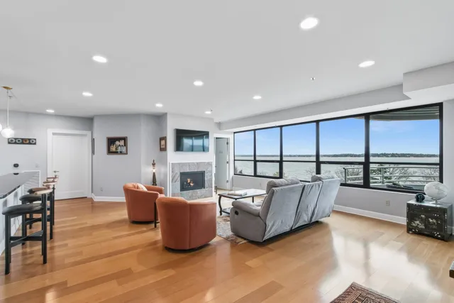 $1,115,000 | 137 East Wilson Street, Unit 210, Madison, WI 53703