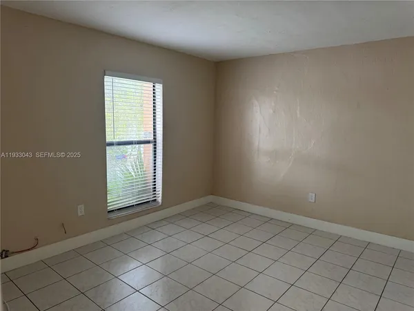 $1,650 | 1280 West 54th Street, Unit 209B, Hialeah, FL 33012