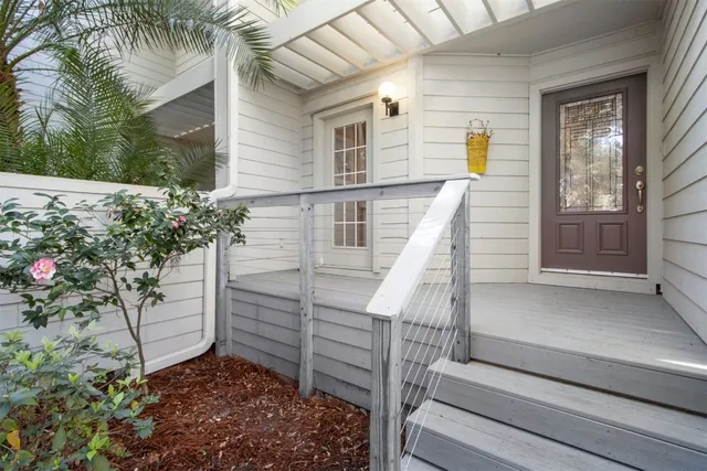 a view of entryway with a front door