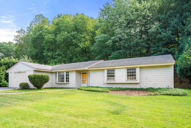 a view of a house with a backyard