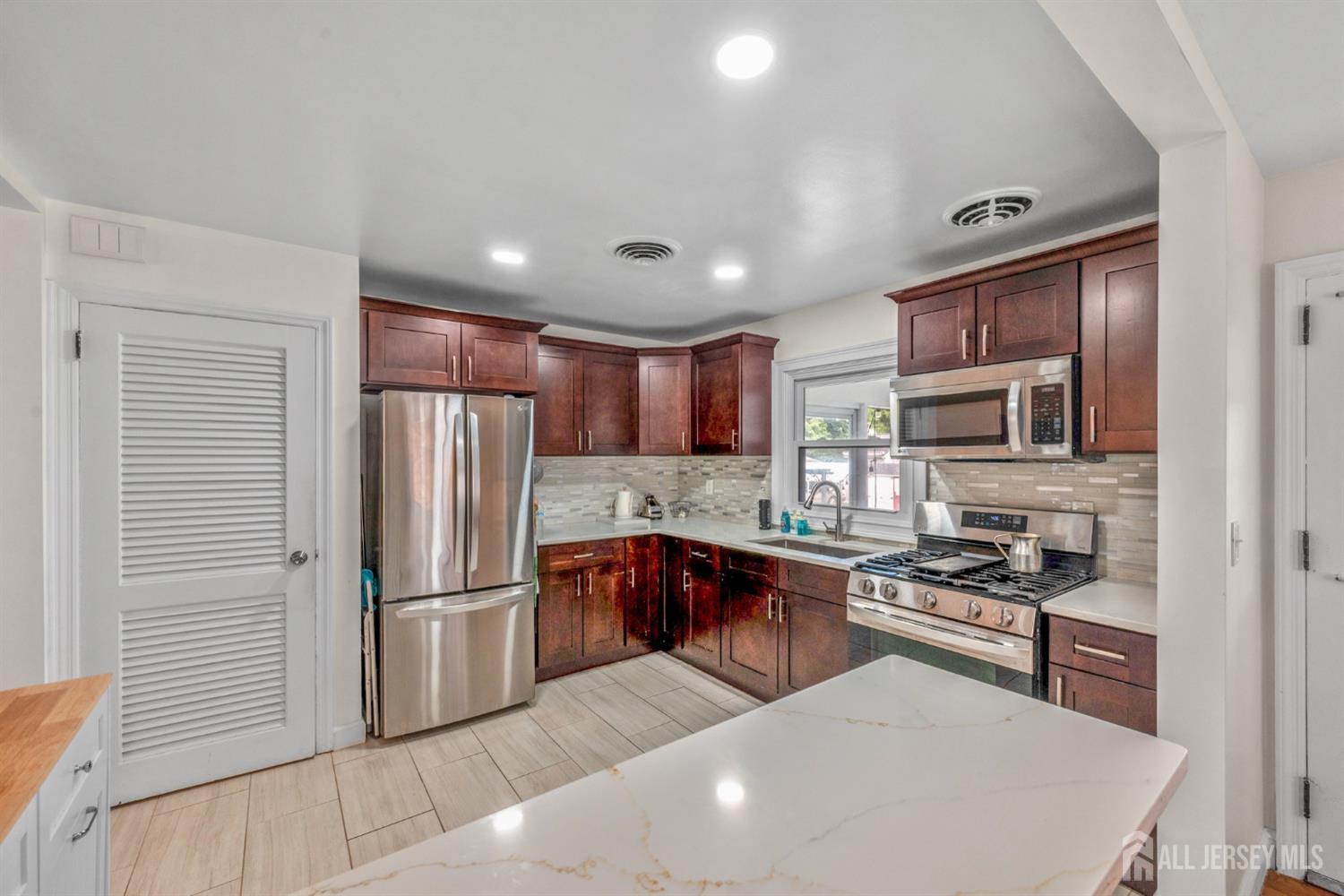 701 Denninger Road North Plainfield, NJ 07063 - Photo 7 of 24