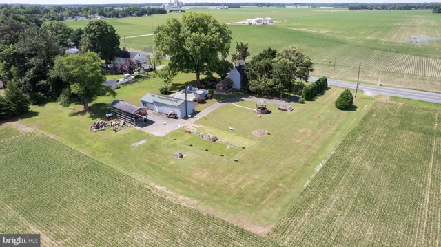 a view of yard and patio