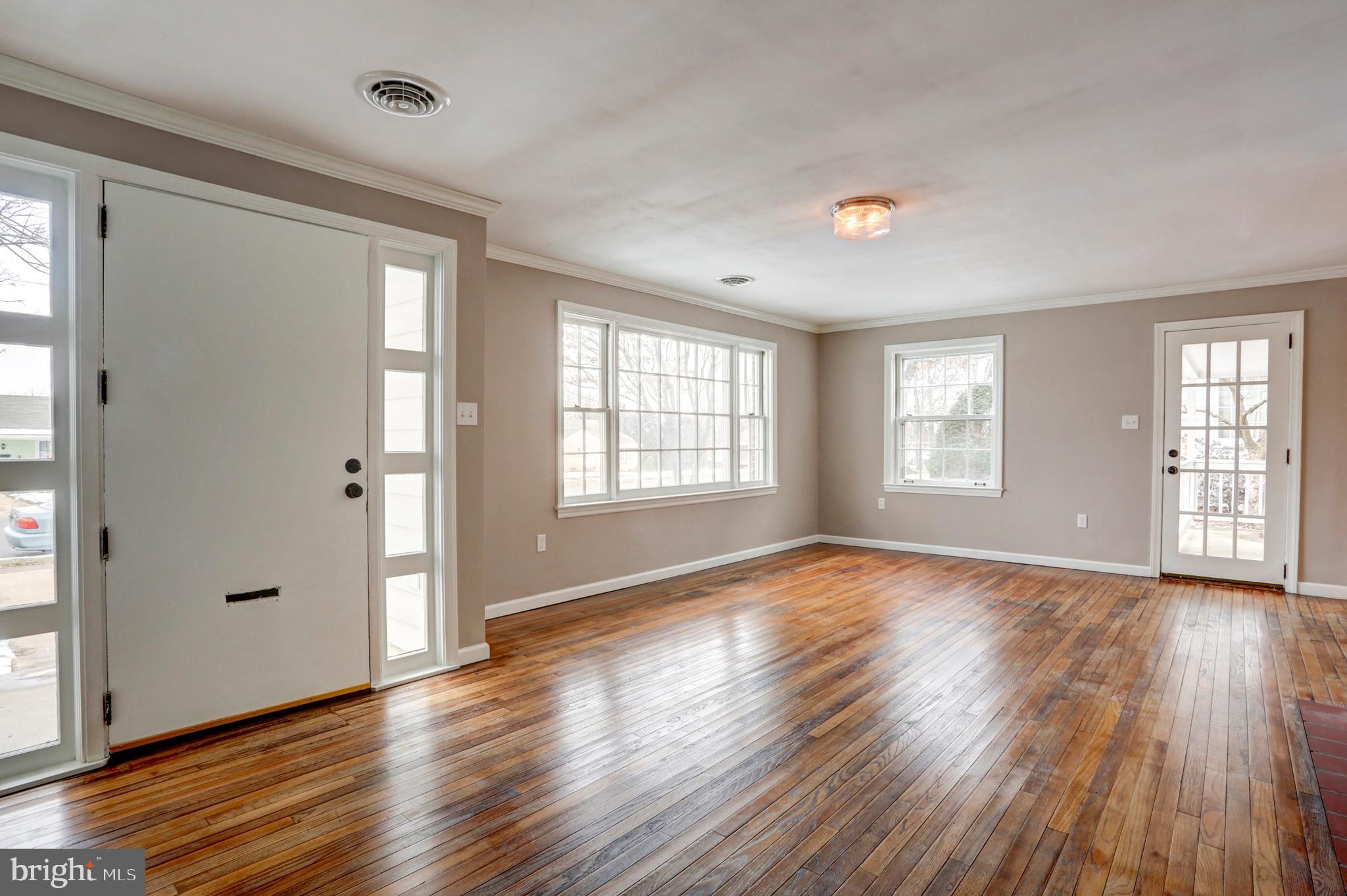 3014 Grandview Boulevard Sinking Spring, PA 19608 - Photo 5 of 28 Living Room