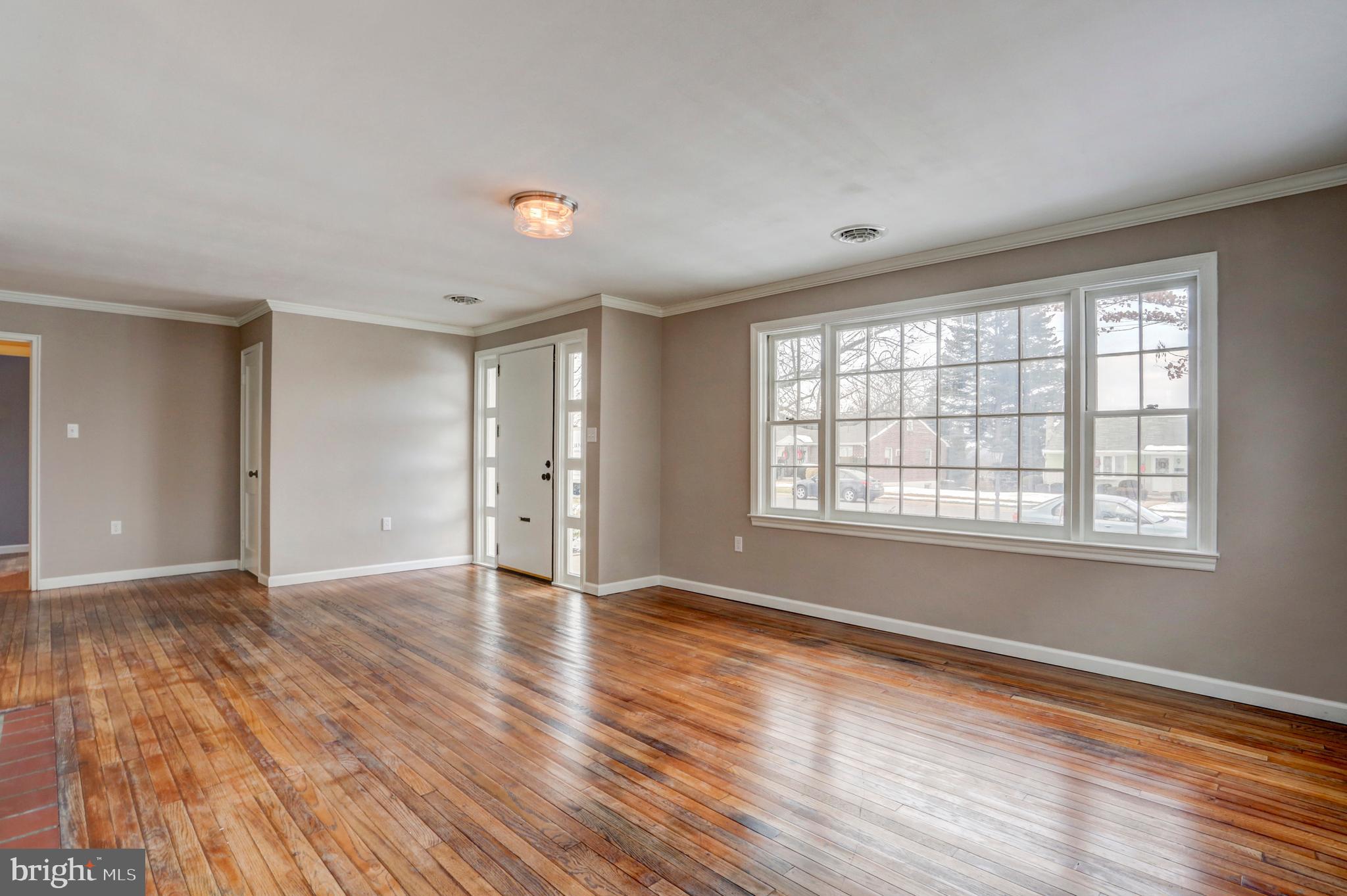 3014 Grandview Boulevard Sinking Spring, PA 19608 - Photo 6 of 28 Living Room