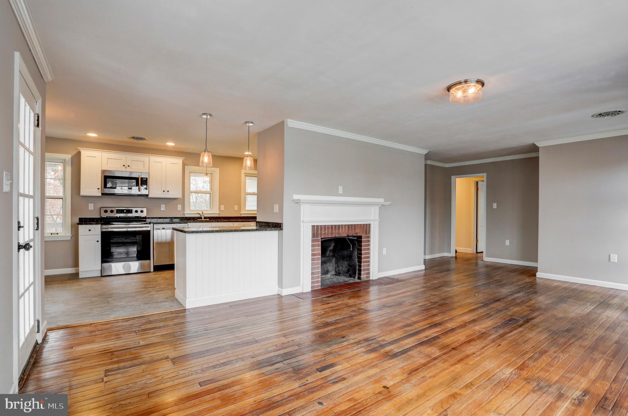 3014 Grandview Boulevard Sinking Spring, PA 19608 - Photo 7 of 28 Living Room