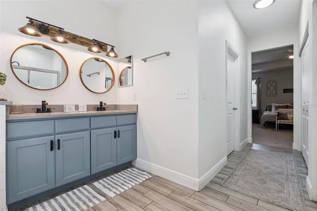 a en suite bathroom with a double vanity sink and a mirror