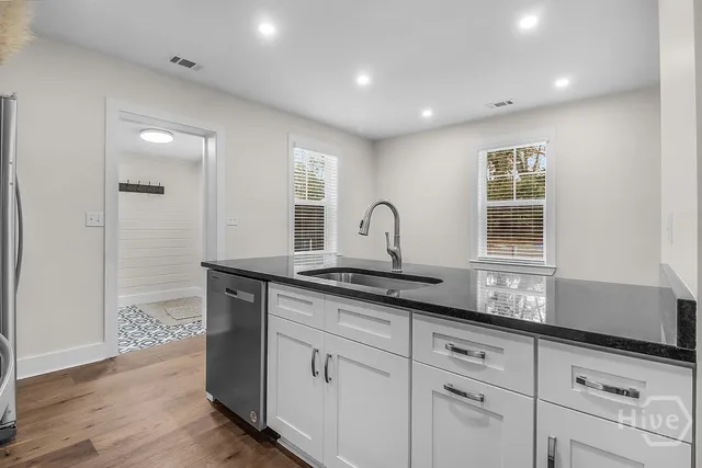 $715,000 | 513 East 64th Street, Savannah, GA 31405