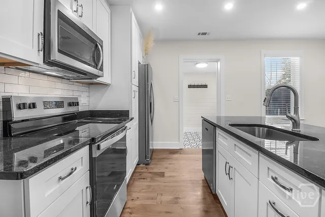 $715,000 | 513 East 64th Street, Savannah, GA 31405