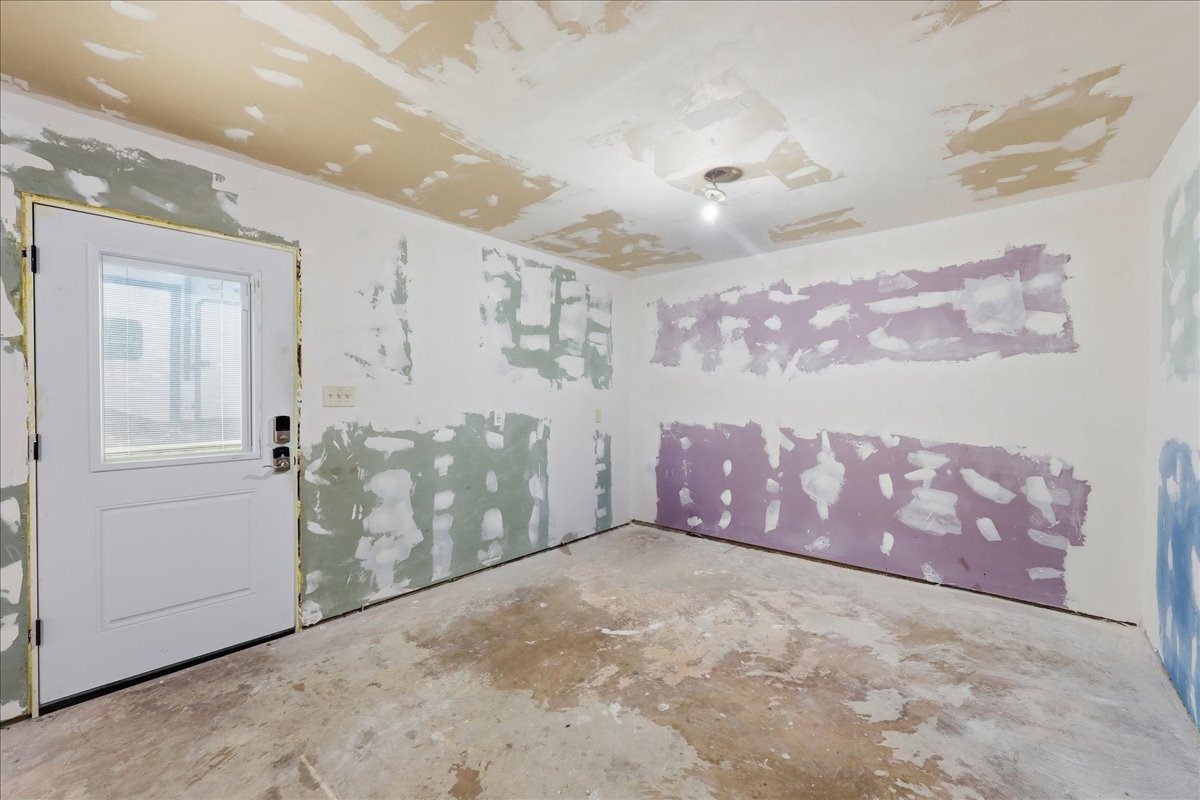 14183 Craigen Road Beaumont, TX 77705 - Photo 19 of 28 Dinning room