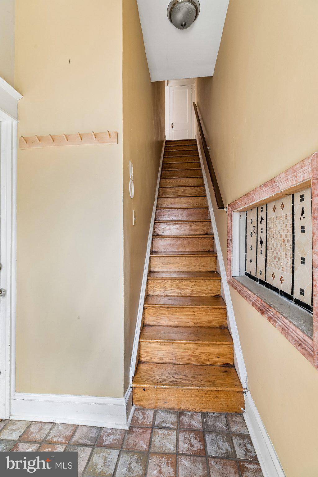 527 South 7th Street, Unit 1 Philadelphia, PA 19147 - Photo 4 of 33 Inviting staircase to upper living space.
