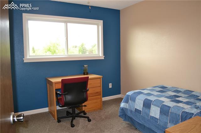 585 Red Cliff Road Colorado Springs, CO 80906 - Photo 11 of 27