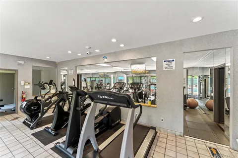 $2,850,000 | 8 Bolton Drive, Manhasset, NY 11030