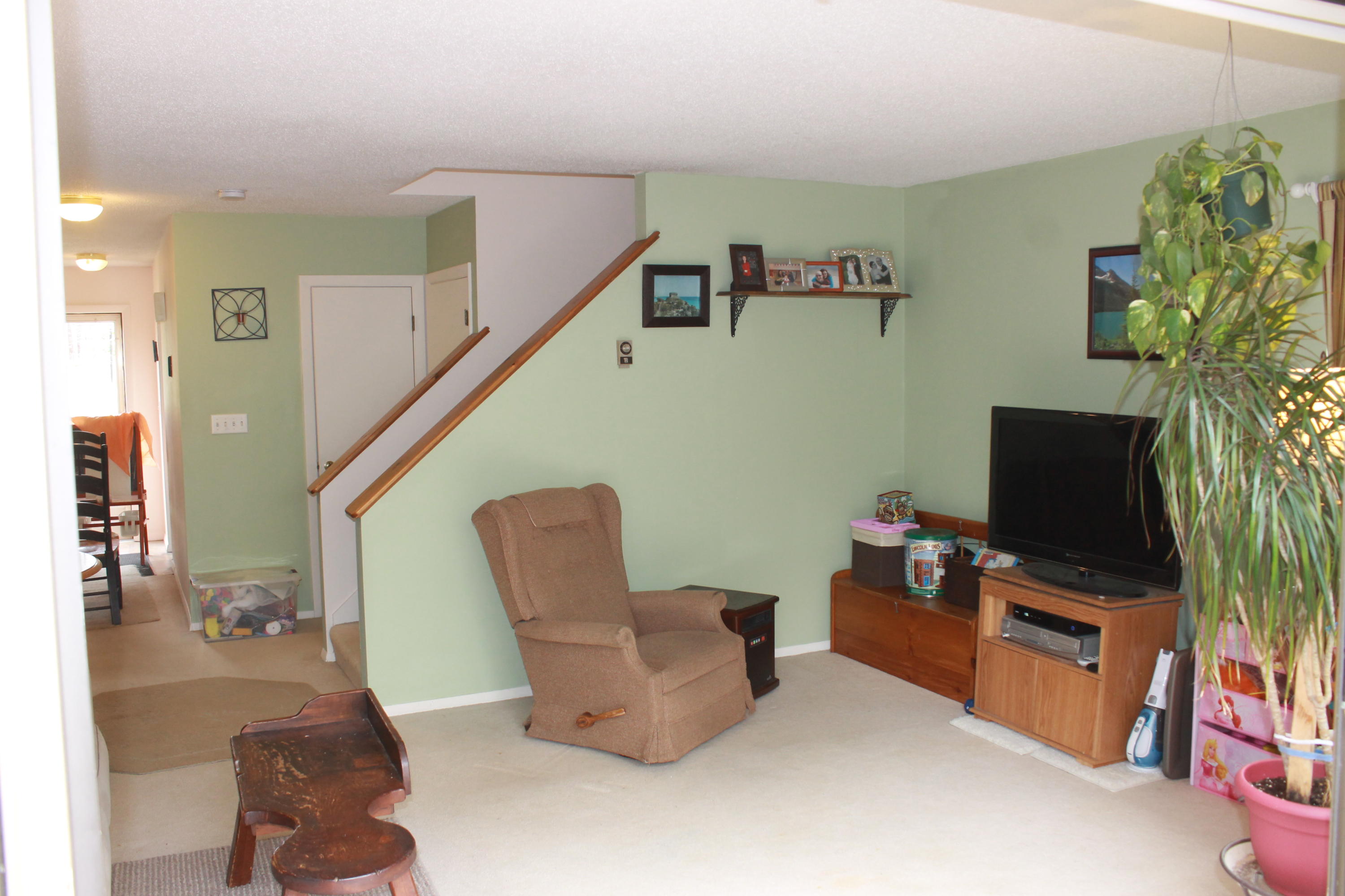 26 Round House Road, Unit 26 Bourne, MA 02532 - Photo 5 of 25 a living room with furniture and a flat screen tv